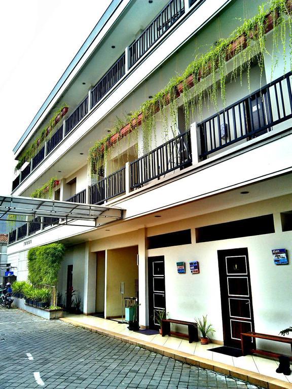 Hotel C3 スマラン エクステリア 写真