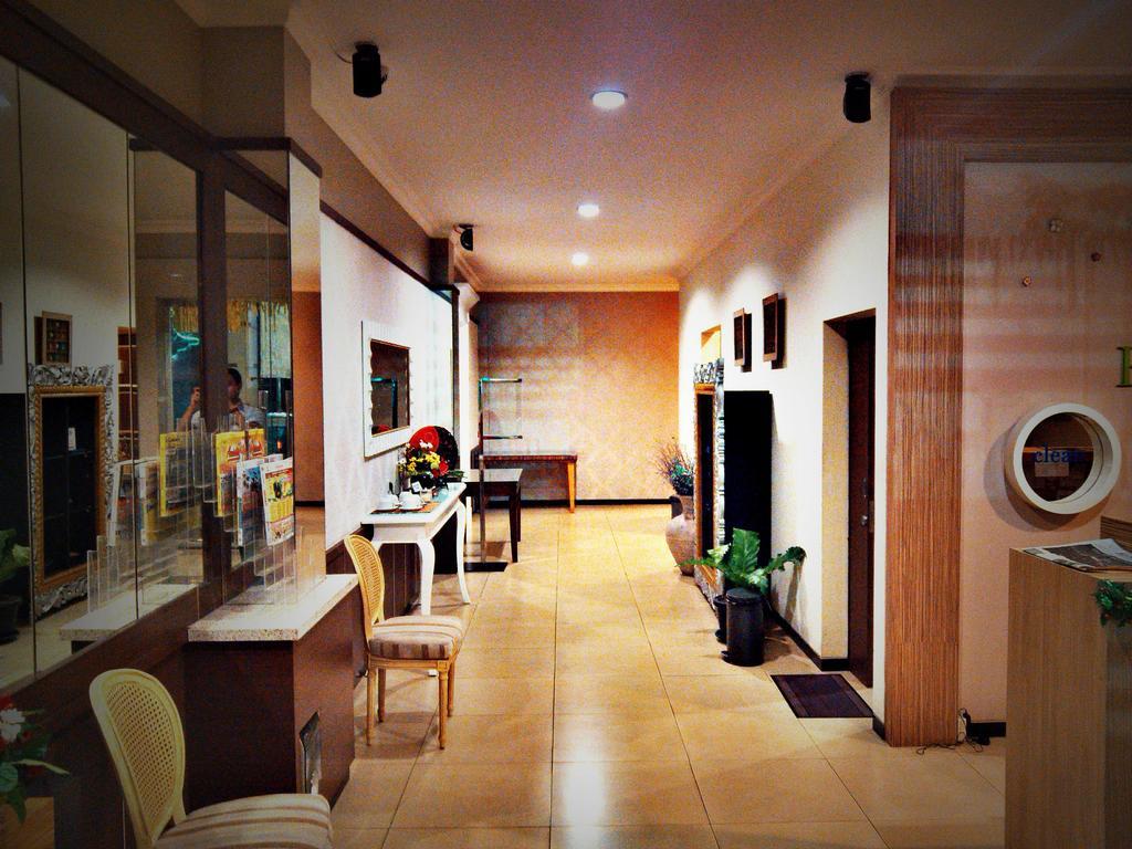 Hotel C3 スマラン エクステリア 写真