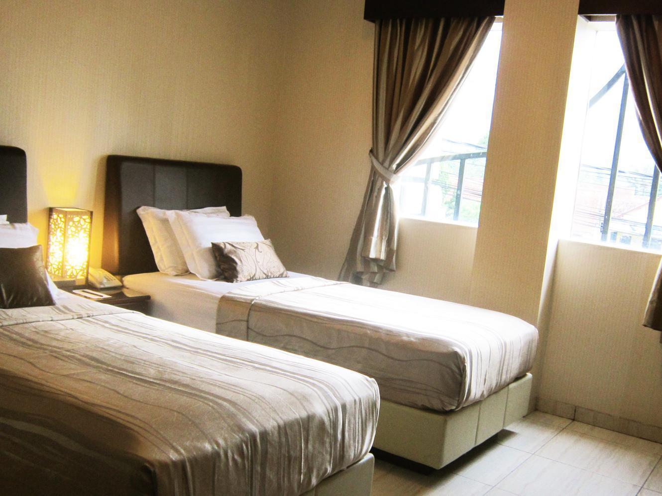Hotel C3 スマラン エクステリア 写真