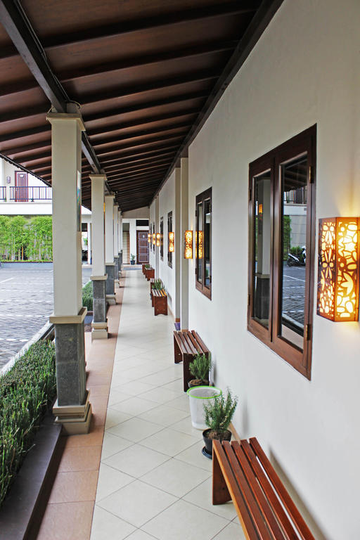 Hotel C3 スマラン エクステリア 写真