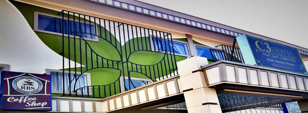 Hotel C3 スマラン エクステリア 写真