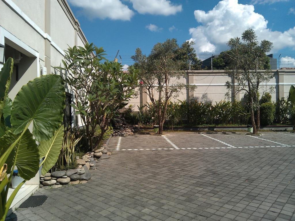 Hotel C3 スマラン エクステリア 写真